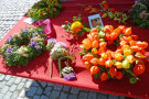 Herbstliche Blumen zum Gesteck gebunden